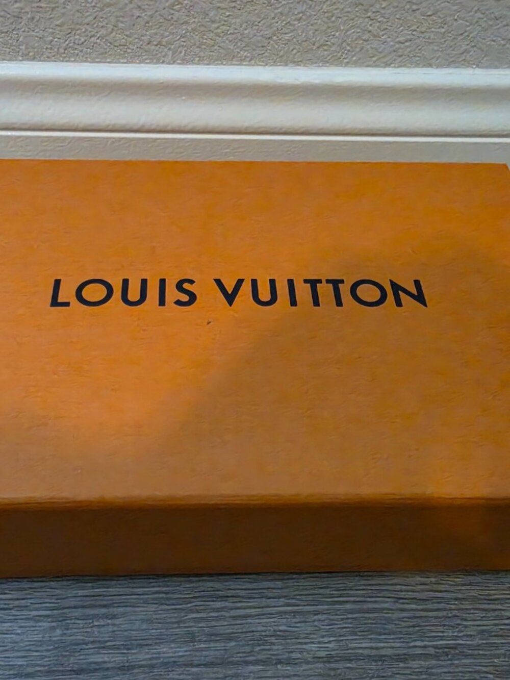 Louis Vuitton - Picture 11 of 12